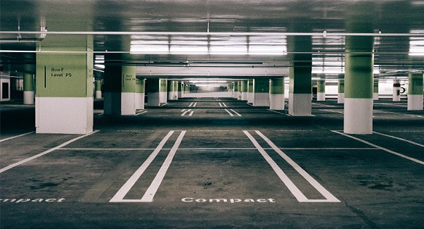 Picture of a parking garage.