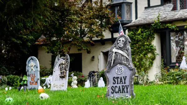 Halloween decorations on front lawn of house.